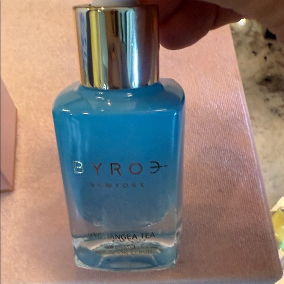 NIB•BYROE Hydrangea Tea Intensive Hydration Serum🪻 - Picture 2 of 3